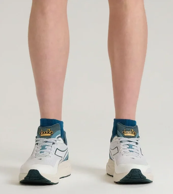 Mythos Blushield 9 Vortice Laufschuh – Dämpfung und Schutz Mythos Blushield 9 Vortice Laufschuh – Dämpfung und Schutz