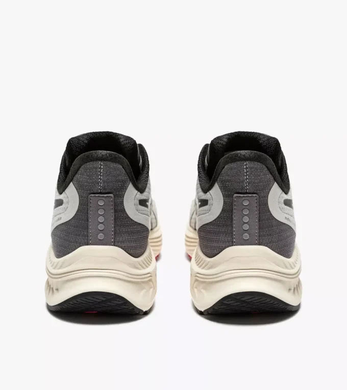 Mythos Blushield 9 Vortice Laufschuh – Dämpfung und Schutz Mythos Blushield 9 Vortice Laufschuh – Dämpfung und Schutz