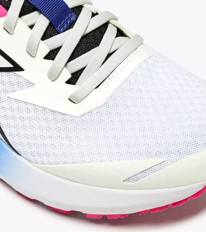 Mythos Blushield Vigore 3 Laufschuh – Stabilität und Schutz Mythos Blushield Vigore 3 Laufschuh – Stabilität und Schutz