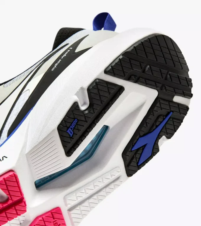 Mythos Blushield Vigore 3 Laufschuh – Stabilität und Schutz Mythos Blushield Vigore 3 Laufschuh – Stabilität und Schutz