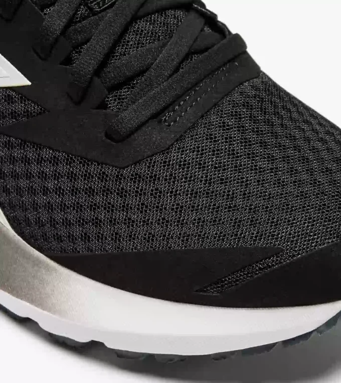 Mythos Blushield Vigore 3 Wide Laufschuh mit breiter Passform – Stabilität und Schutz Mythos Blushield Vigore 3 Wide Laufschuh mit breiter Passform – Stabilität und Schutz