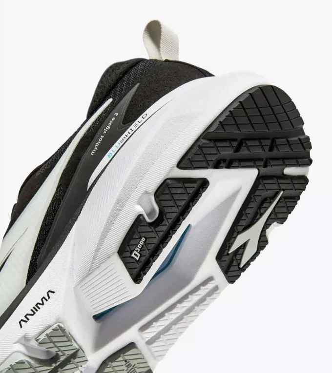 Mythos Blushield Vigore 3 Wide W Laufschuh mit breiter Passform – Stabilität und Schutz Mythos Blushield Vigore 3 Wide W Laufschuh mit breiter Passform – Stabilität und Schutz