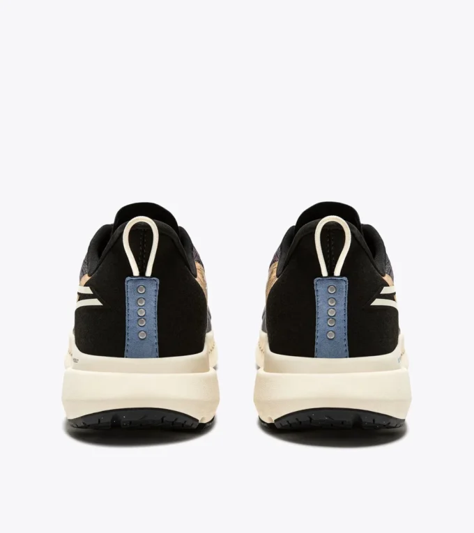 Mythos Blushield Volo 4 2030 Laufschuh – Hergestellt aus Materialien mit reduzierter Umweltbelastung