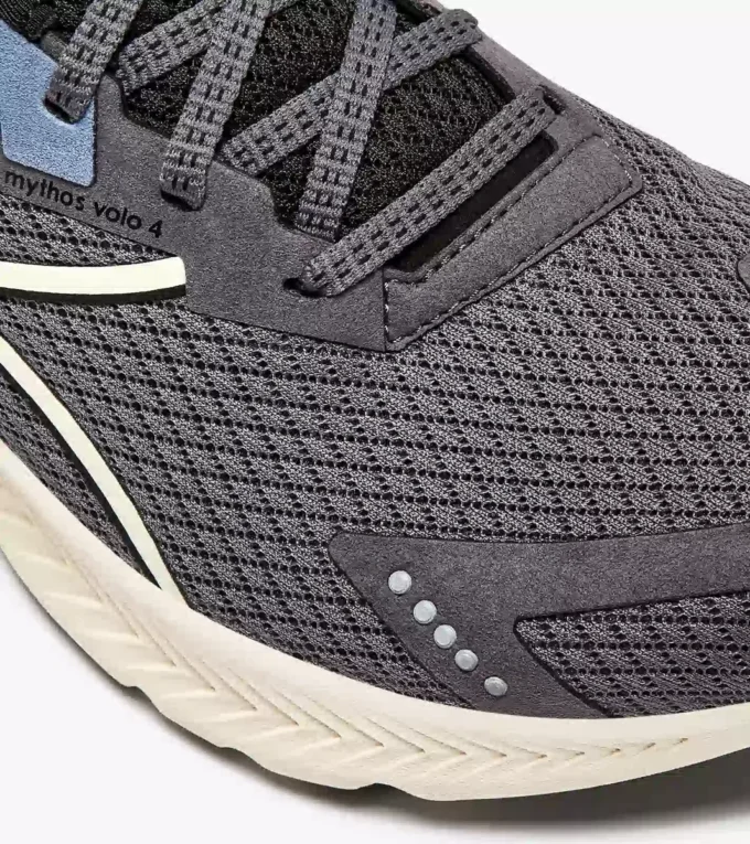 Mythos Blushield Volo 4 2030 Laufschuh – Hergestellt aus Materialien mit reduzierter Umweltbelastung