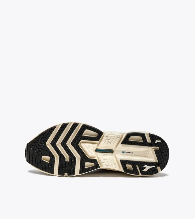 Mythos Blushield Volo 4 2030 Laufschuh – Hergestellt aus Materialien mit reduzierter Umweltbelastung