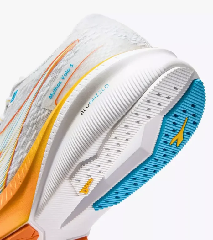 Mythos Blushield Volo 5 Laufschuh – Stabilität und Leichtigkeit
