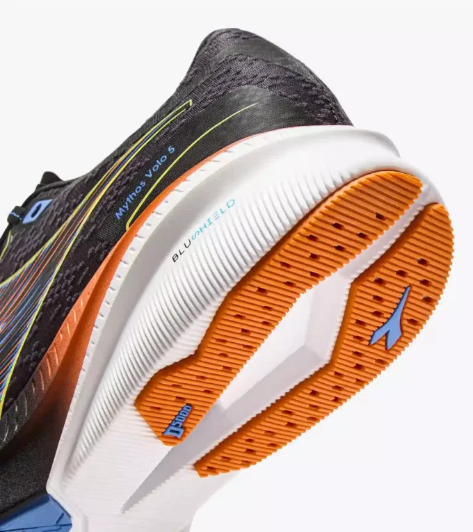 Mythos Blushield Volo 5 Laufschuh – Stabilität und Leichtigkeit